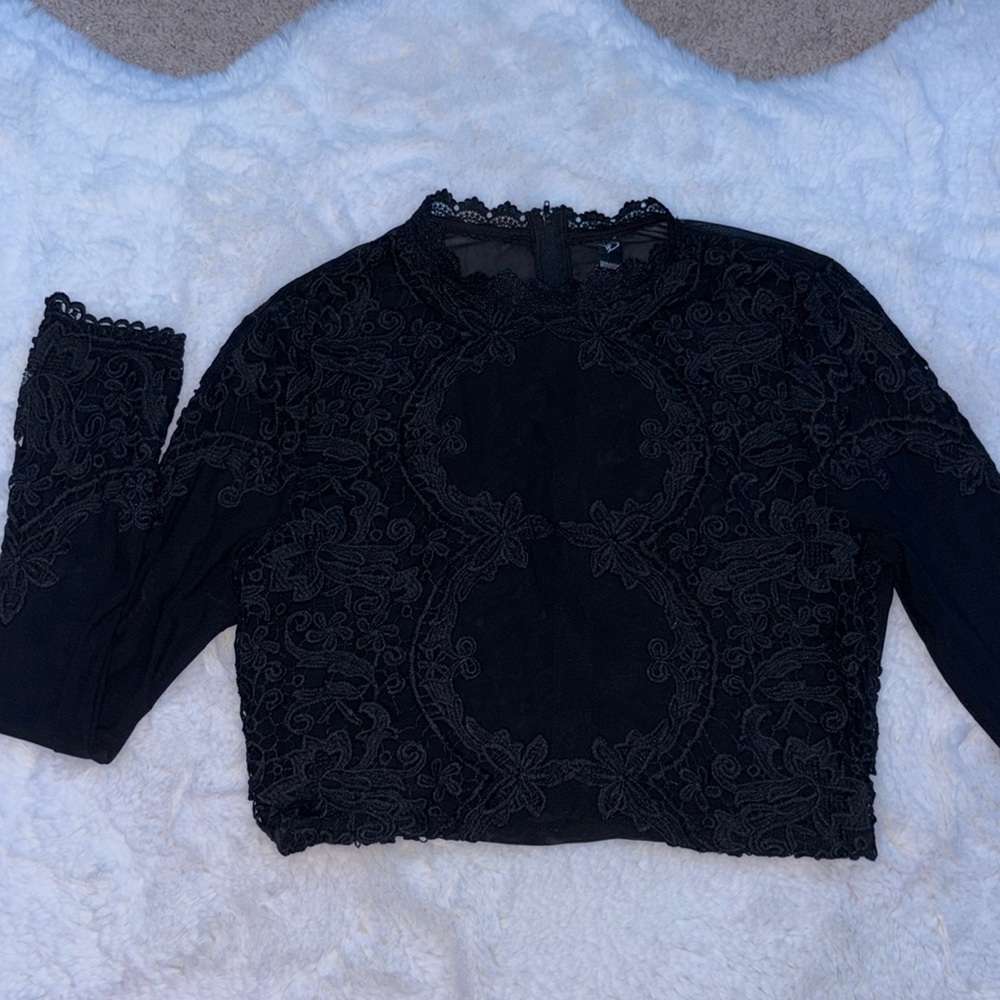 Laced black top